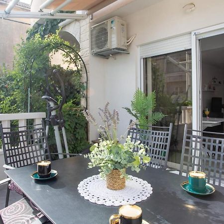 Lux Apartment Ema Kastela Bagian luar foto