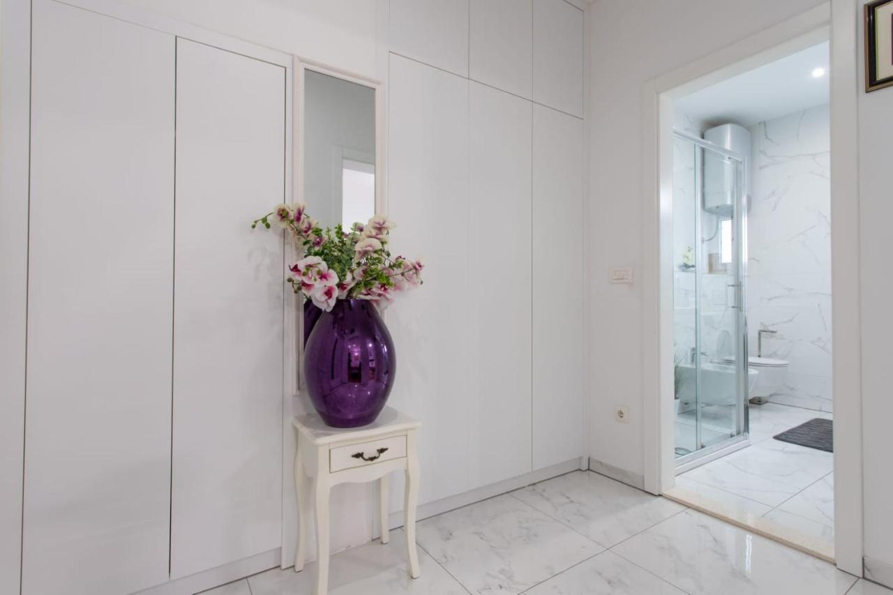 Lux Apartment Ema Kastela Bagian luar foto