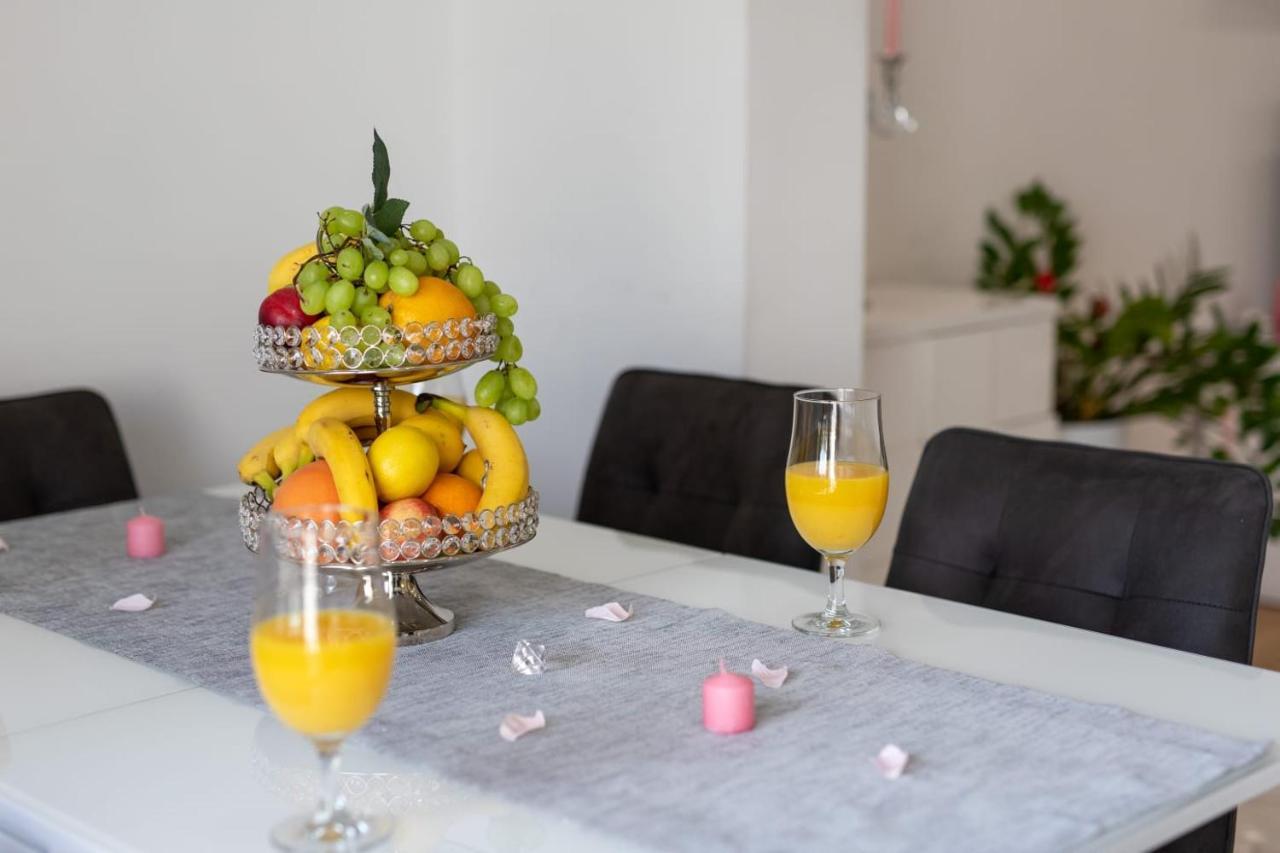 Lux Apartment Ema Kastela Bagian luar foto