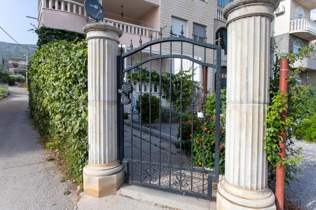 Lux Apartment Ema Kastela Bagian luar foto