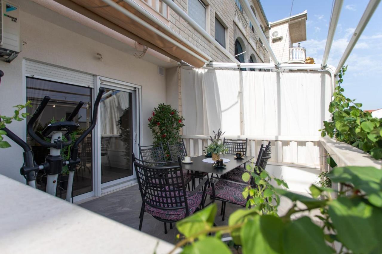 Lux Apartment Ema Kastela Bagian luar foto