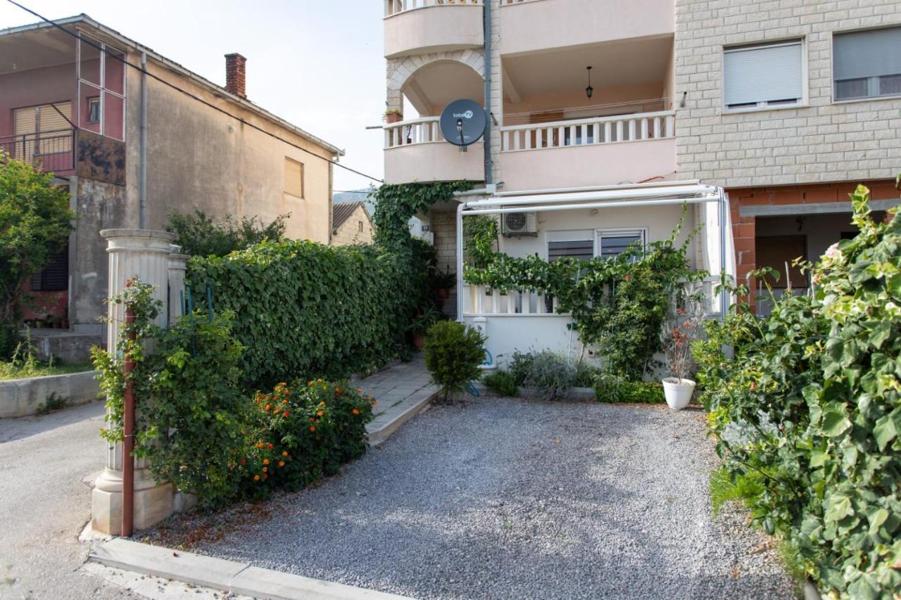 Lux Apartment Ema Kastela Bagian luar foto