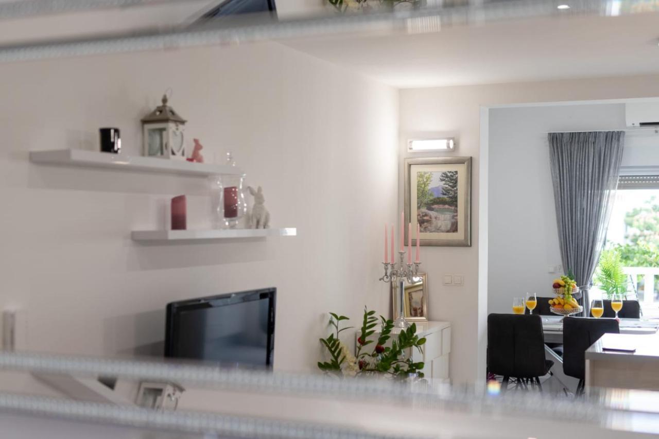 Lux Apartment Ema Kastela Bagian luar foto